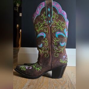 STERLING RIVER Embroidered Brown Heeled Cowboy Boots